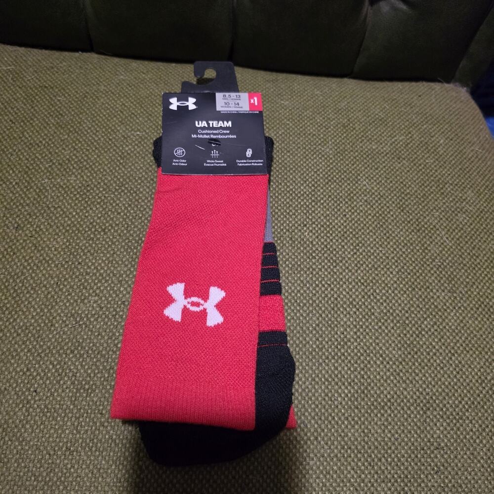 UA Team Cushioned Crew Sock Men 8.5-13 Women 10-14 NWT 1 pair